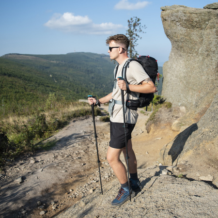 TK8607 KIJE TREKKINGOWE WŁÓKNO WĘGLOWE NILS